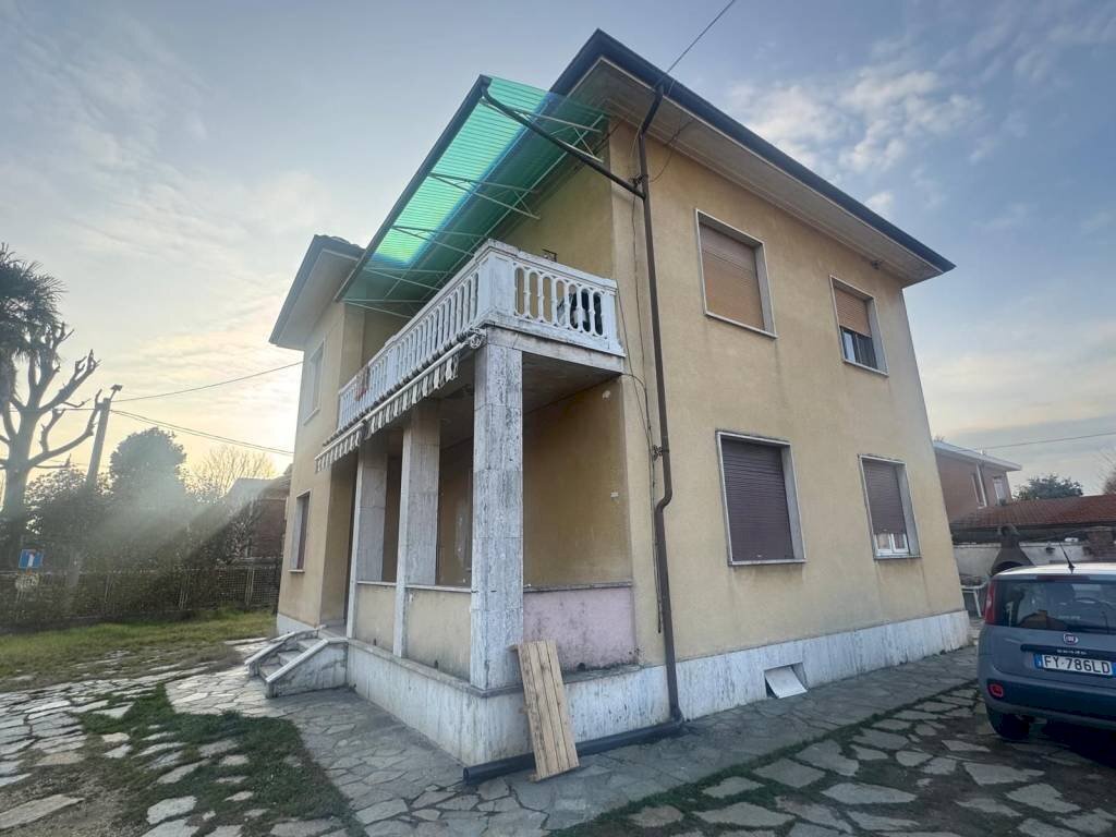 Facciata - Four-room apartment via Vittorio Veneto, 9, Valfenera - photo 2