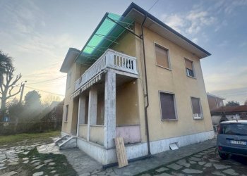 Facciata - Appartamento via Vittorio Veneto, 9, Valfenera - foto 2