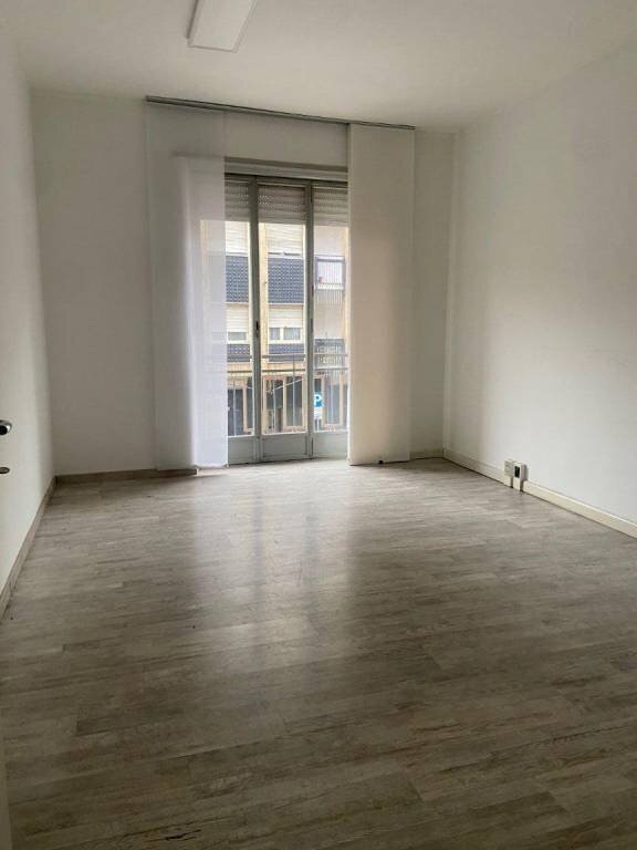 Stanza non arredata - Trilocale via San Rocco, 3, Orbassano - foto 3