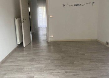 Stanza non arredata - Trilocale via San Rocco, 3, Orbassano - foto 5