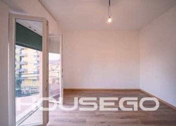 Camera da letto - Quadrilocale via Antonio Burlando, 23C, Genova (zona Marassi) - foto 1