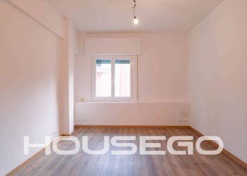 Camera da letto - Quadrilocale via Antonio Burlando, 23C, Genova (zona Marassi) - foto 13