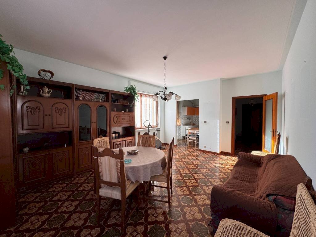 Salone - Four-room apartment via Risorgimento, Busca - photo 2