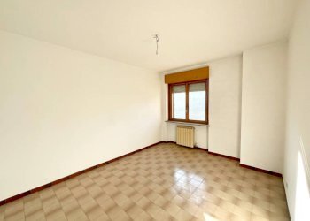 Camera da letto - Bilocale via Giacomo Matteotti, 2, Busca - foto 8