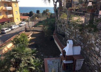 Foto 2 - Casa indipendente Via  Sant'Elmo
 
10, Diano Marina - foto 2