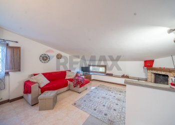 Soggiorno - Trilocale Vicolo del divino amore
 
8, Marino - foto 2