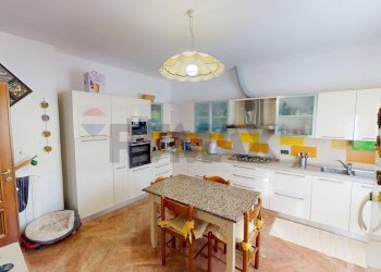 Cucina - Casa indipendente Carrodano - foto 12