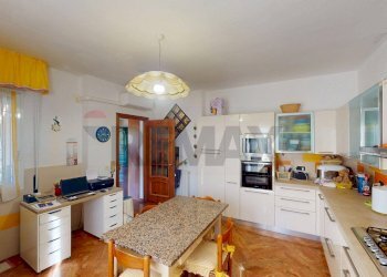 Cucina - Casa indipendente Carrodano - foto 13