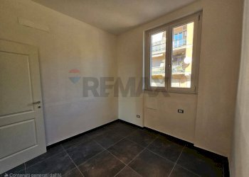 Camera - Trilocale Via Sant'alberto
 
5, Genova - foto 21