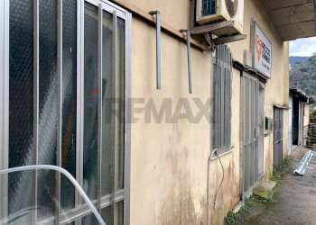 Casa all\'aperto - Attività Commerciale Ponte Vexina
 
9, Recco - foto 1