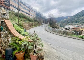 Vista delle montagne - Attività Commerciale Ponte Vexina
 
9, Recco - foto 15