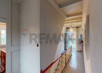 Hall / corridoio - Casa indipendente Santo Stefano d'Aveto - foto 31