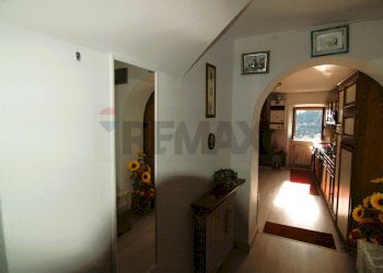 Hall / corridoio - Trilocale Vezzano Ligure - foto 17