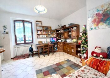 soggiorno - Semi-detached house hamlet Ponzano Magra, Santo Stefano di Magra - photo 1