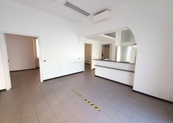 7.jpg - Commercial Premises Recco - photo 7