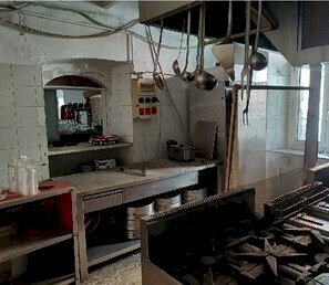 3.jpg - Locale Commerciale all'asta Via Chiaravagna 35, Genova (zona Sestri Ponente) - foto 2