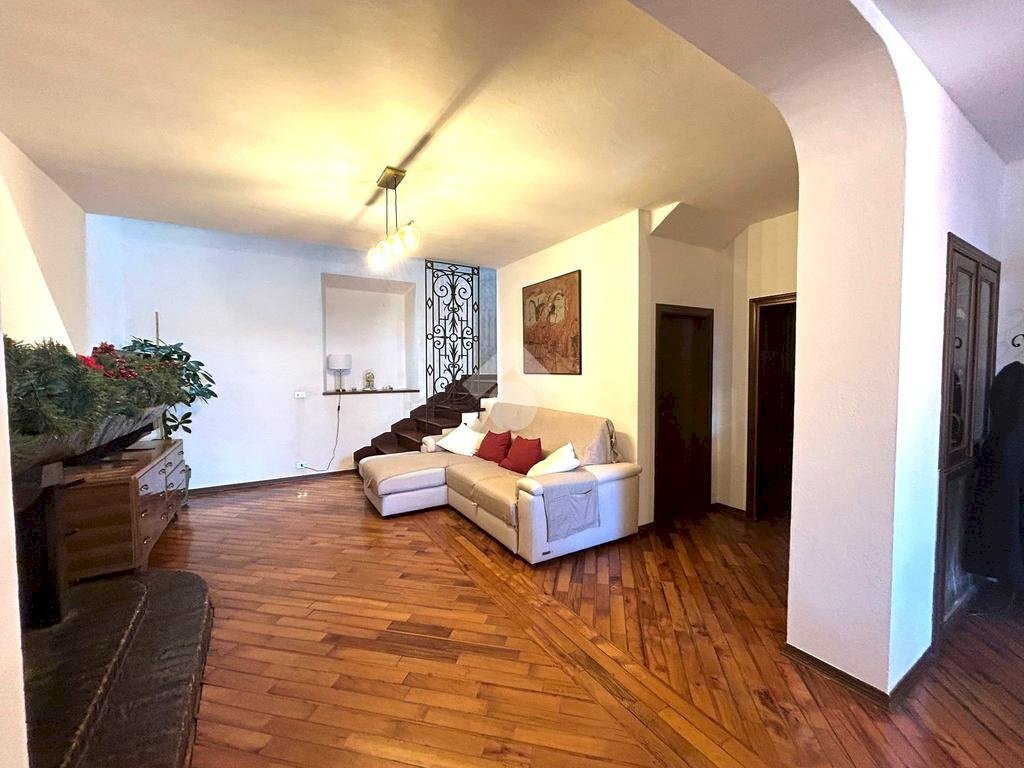 Four-room apartment Via Giardini, Pavullo nel Frignano - photo 1
