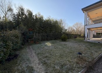 Giardino - Casa semi indipendente VIA SALVO D'ACQUISTO
 
2, Viggiù - foto 24