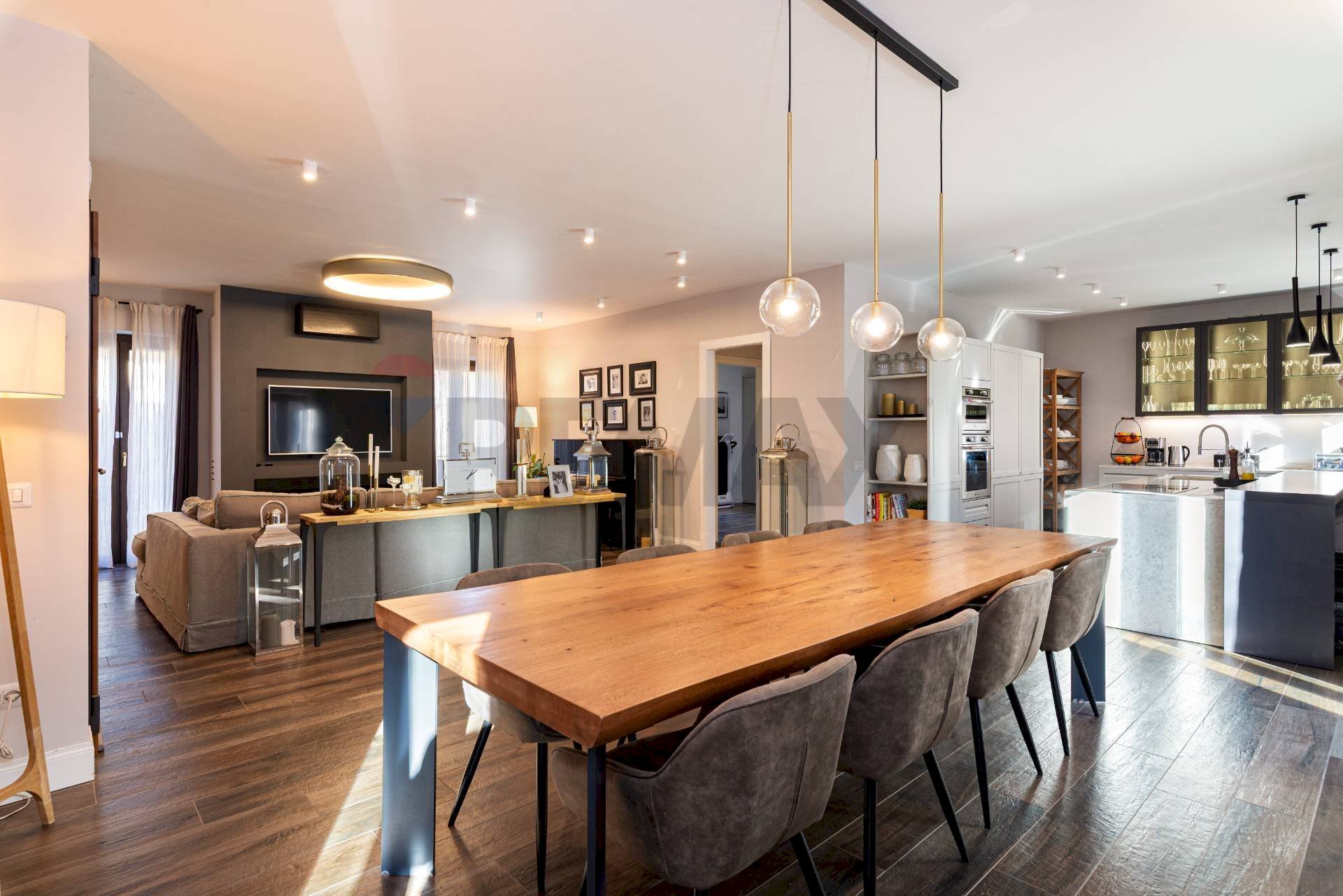 Sala da pranzo - Appartamento PIAZZA DELLA LIBERTA'
 
7, Monterotondo - foto 2