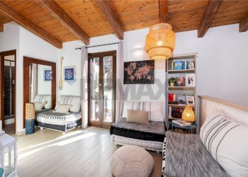 Soggiorno - Appartamento PIAZZA DELLA LIBERTA'
 
7, Monterotondo - foto 19