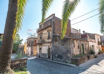 Casa all\'aperto - Casa indipendente Via Regina Margherita
 
10, Piedimonte Etneo - foto 1