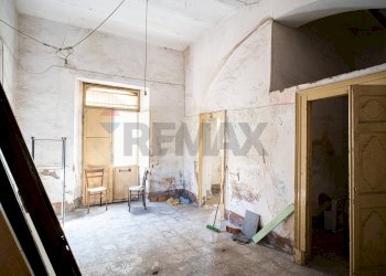 Stanza vuota - Casa indipendente Via Regina Margherita
 
10, Piedimonte Etneo - foto 7