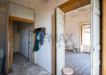 Hall / corridoio - Casa indipendente Via Regina Margherita
 
10, Piedimonte Etneo - foto 12