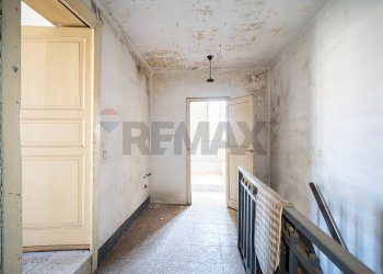 Hall / corridoio - Casa indipendente Via Regina Margherita
 
10, Piedimonte Etneo - foto 24