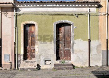 Casa all\'aperto - Casa indipendente Via Pantano
 
48, Piedimonte Etneo - foto 1