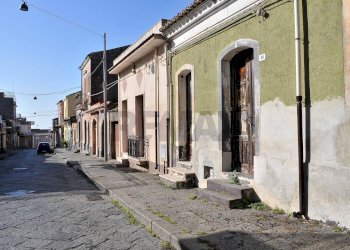 Edificio all\'aperto - Casa indipendente Via Pantano
 
48, Piedimonte Etneo - foto 2