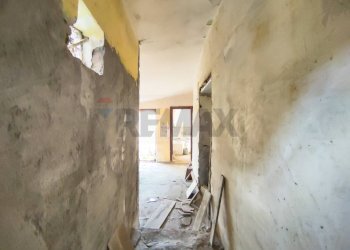 Hall / corridoio - Casa indipendente Via Pantano
 
48, Piedimonte Etneo - foto 19