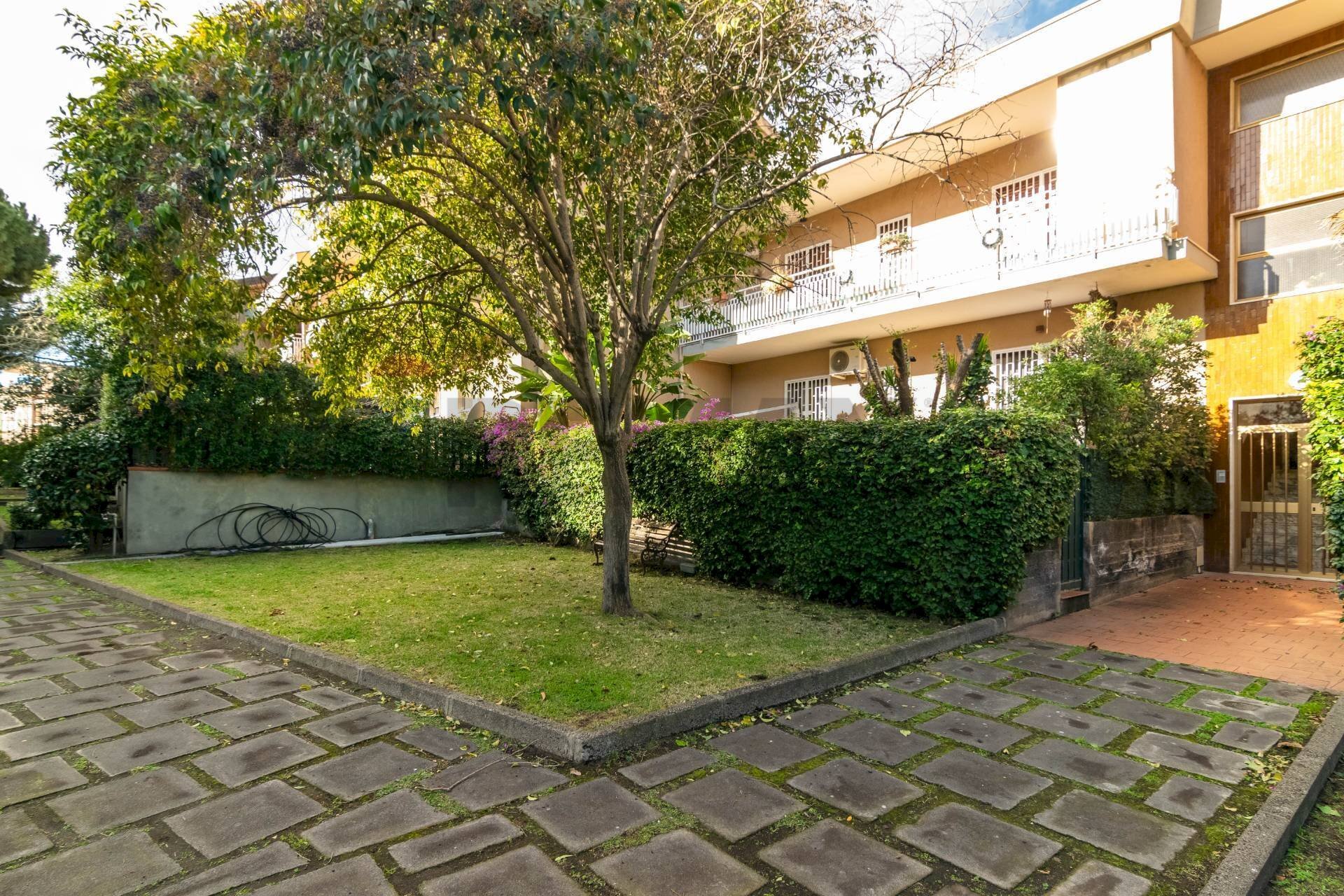 Giardino - Appartamento Via Salvatore Quasimodo
 
2, Catania - foto 2