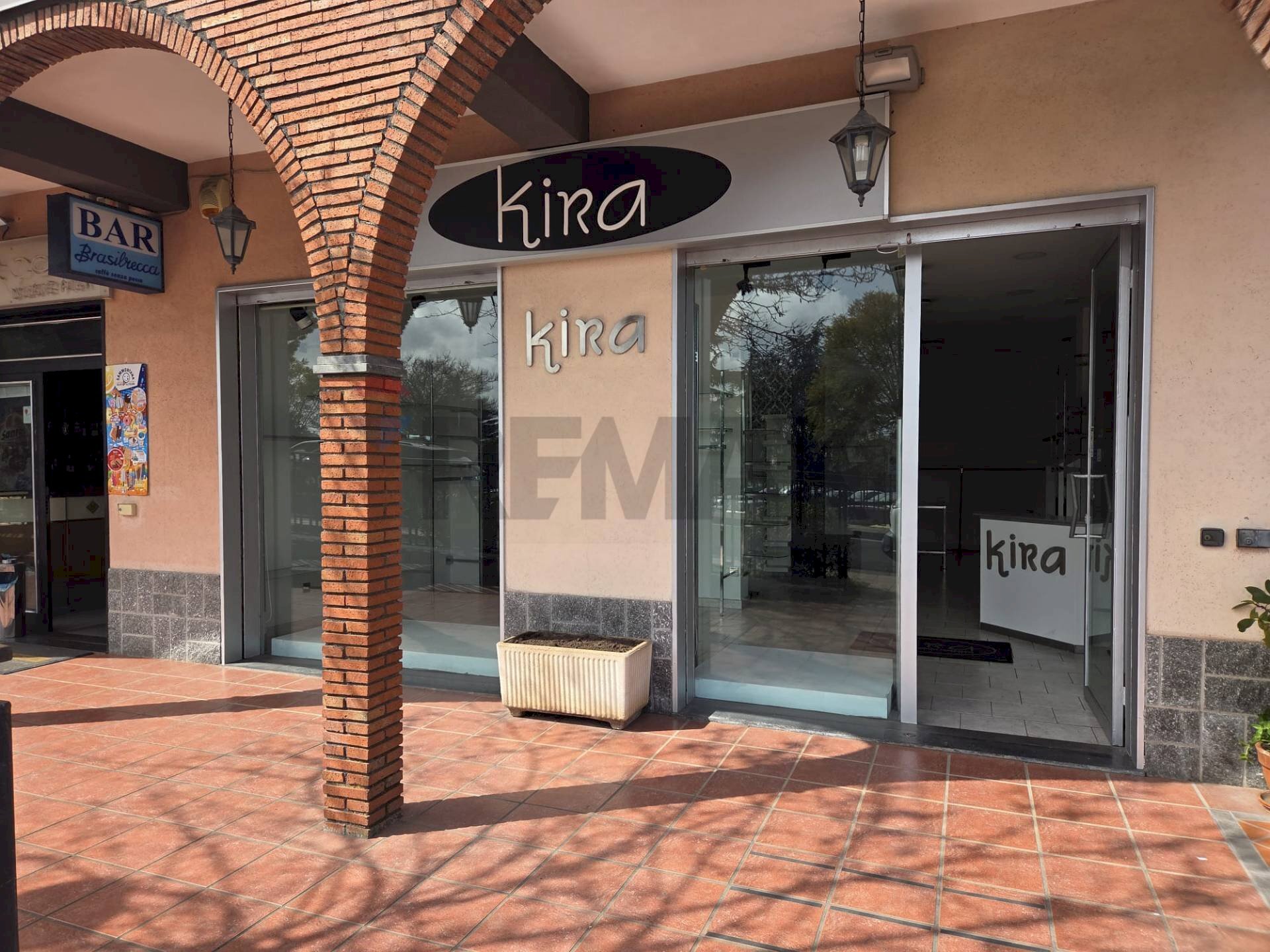 Edificio all\'aperto - Commercial Premises Via IV Novembre
 
20, San Giovanni la Punta - photo 1