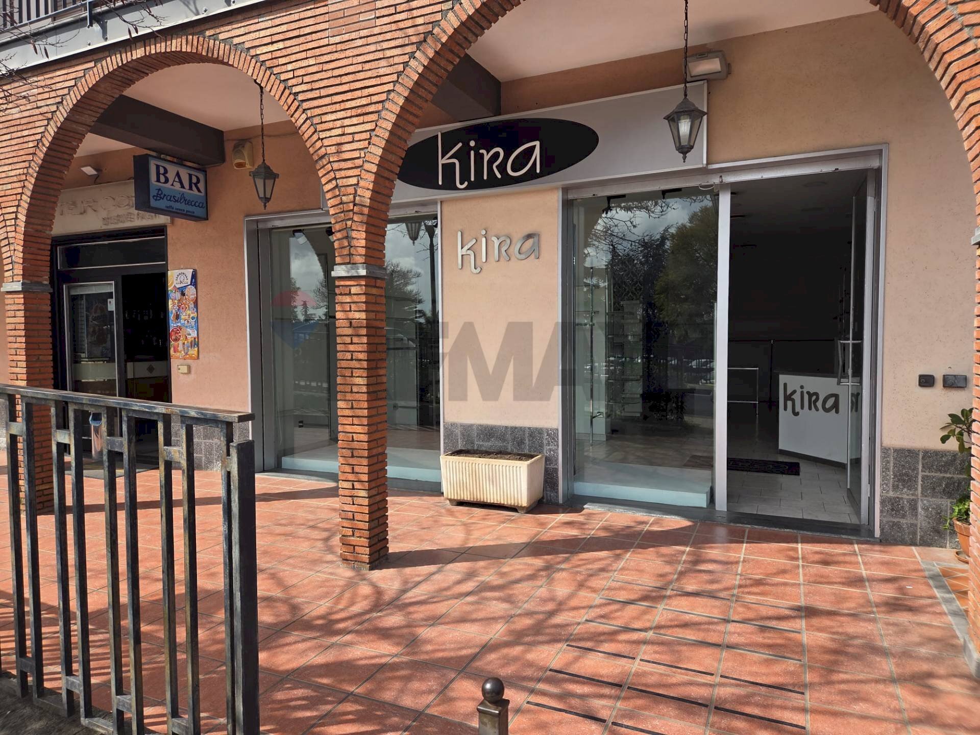 Edificio all\'aperto - Commercial Premises Via IV Novembre
 
20, San Giovanni la Punta - photo 2