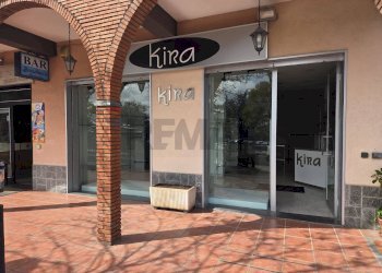 Edificio all\'aperto - Commercial Premises Via IV Novembre
 
20, San Giovanni la Punta - photo 1