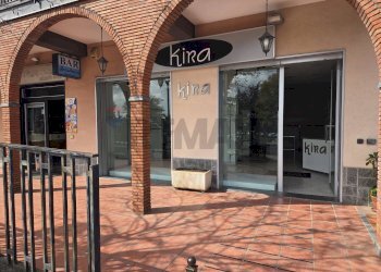 Edificio all\'aperto - Commercial Premises Via IV Novembre
 
20, San Giovanni la Punta - photo 2