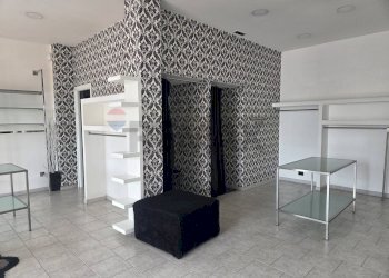 Soggiorno - Commercial Premises Via IV Novembre
 
20, San Giovanni la Punta - photo 4