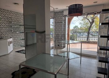 Soggiorno - Commercial Premises Via IV Novembre
 
20, San Giovanni la Punta - photo 8