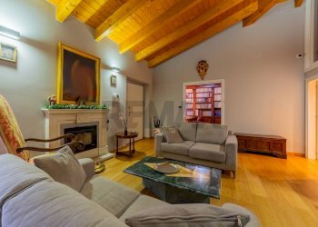 Soggiorno - Casa semi indipendente via civitatomassa
 
32, L'Aquila - foto 5