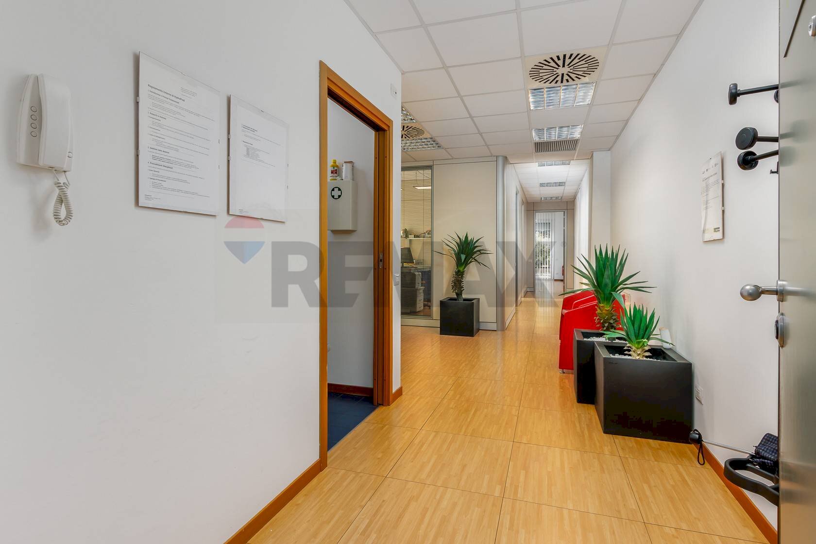 Hall / corridoio - Ufficio VIA PROVINCIALE
 
2, Lallio - foto 1