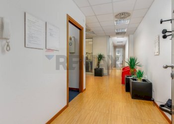 Hall / corridoio - Office VIA PROVINCIALE
 
2, Lallio - photo 1