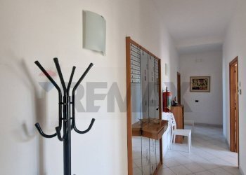 Hall / corridoio - Quadrilocale Via Dalmazia
 
32, Vieste - foto 5