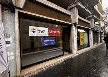 Edificio all\'aperto - Commercial Activity Benevento - photo 2