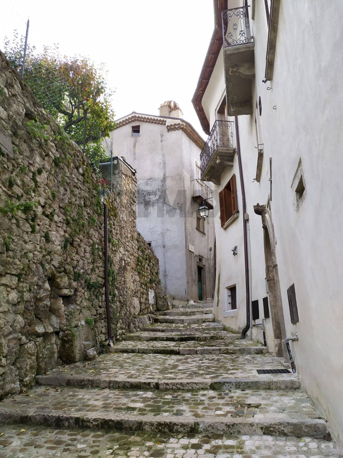 Edificio all\'aperto - Casa indipendente Via Fontana Nuova
 
32, Barrea - foto 1