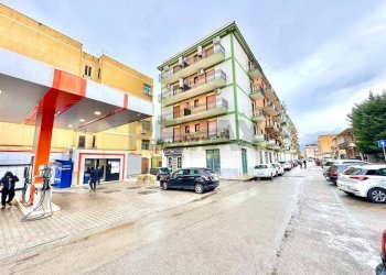 Edificio all\'aperto - Commercial Premises Corso Italia
 
73, Carini - photo 2