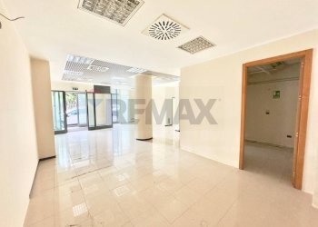 Ricezione / Lobby - Commercial Premises Corso Italia
 
73, Carini - photo 10