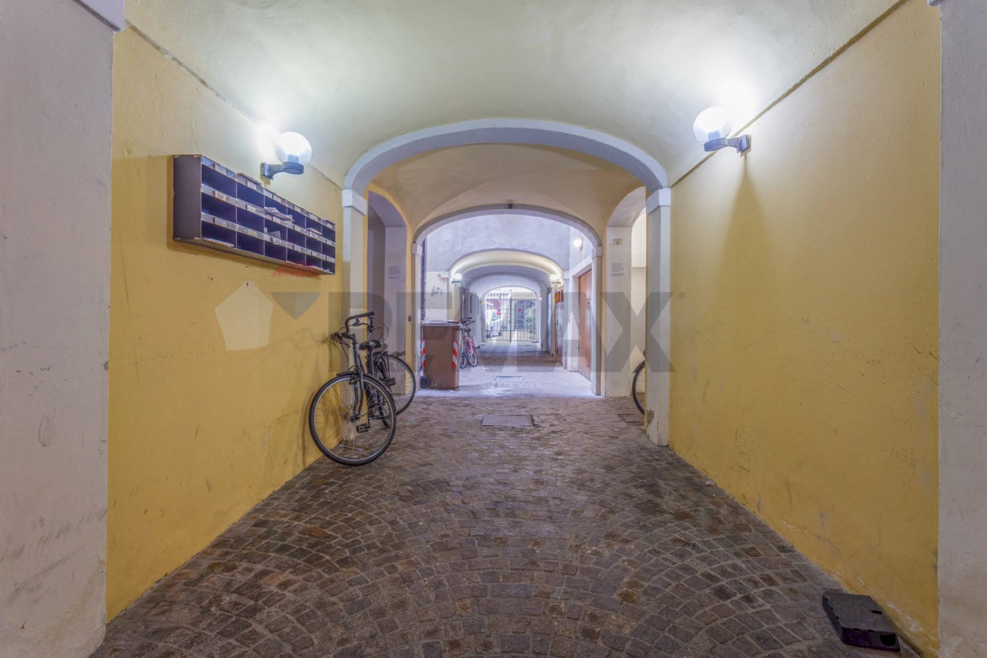 Hall / corridoio - Bilocale Via Roma
 
51, Reggio nell'Emilia - foto 2