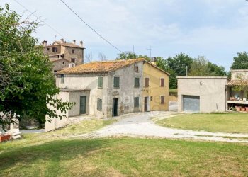 Facciata - Casa indipendente San Leo - foto 1