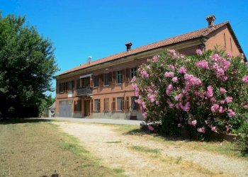 Facciata - Rustico via Adele Alfieri, Magliano Alfieri - foto 1