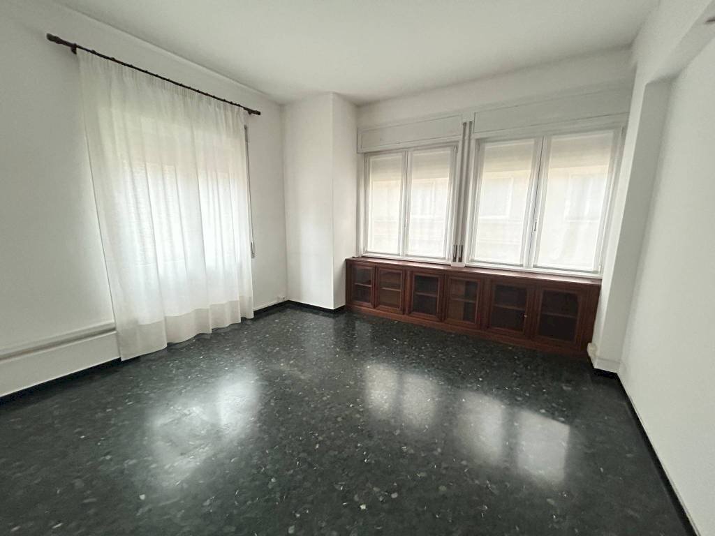 Stanza non arredata - Office via alla Porta degli Archi, 10, Genova - photo 2